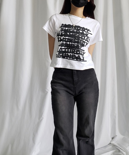 me+em select(ミームセレクト)の「WEEKレタリングクロップドTシャツ【 韓国製 】(Tシャツ/カットソー・レディース・ブラック/アイボリー・FREE)」の13枚目の写真
