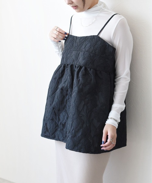 Eimee Law(エイミーロウ)の「フラワージャガードキャミトップス(キャミソール・レディース・ベージュ×ブラック/オフホワイト/ブラック・38)」の2枚目の写真