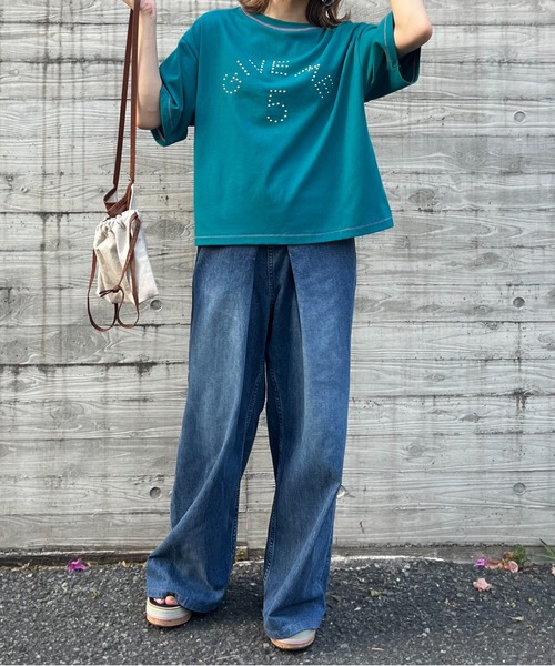 mi via loca（ミヴィアロカ）の「配色ステッチ シルバー スタッズロゴTシャツ（Tシャツ/カットソー・レディース・オフホワイト/ブルーグリーン/ブラック・FREE）」の8枚目の写真