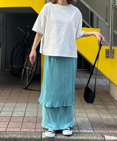 mi via loca（ミヴィアロカ）の「配色ステッチ シルバー スタッズロゴTシャツ（Tシャツ/カットソー・レディース・オフホワイト/ブルーグリーン/ブラック・FREE）」の5枚目の写真