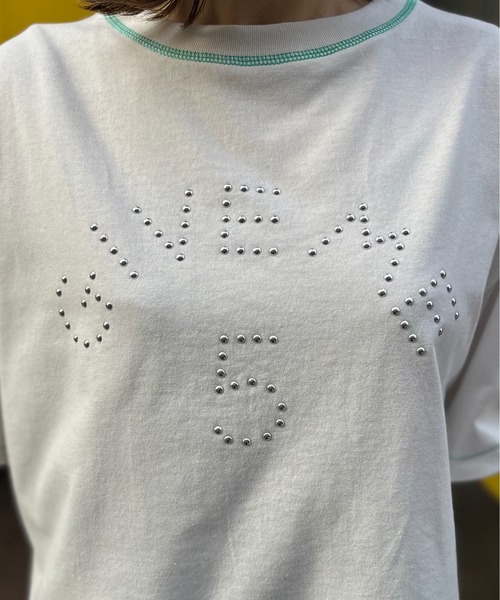 mi via loca（ミヴィアロカ）の「配色ステッチ シルバー スタッズロゴTシャツ（Tシャツ/カットソー・レディース・オフホワイト/ブルーグリーン/ブラック・FREE）」の9枚目の写真