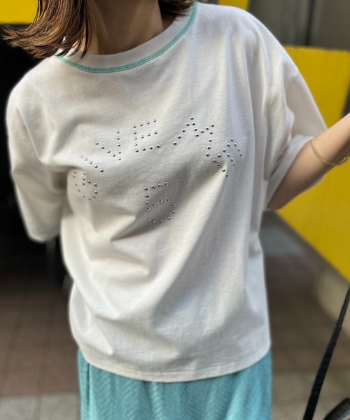 mi via loca（ミヴィアロカ）の「配色ステッチ シルバー スタッズロゴTシャツ（Tシャツ/カットソー・レディース・オフホワイト/ブルーグリーン/ブラック・FREE）」の22枚目の写真
