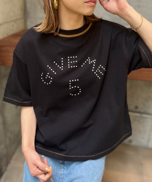 mi via loca（ミヴィアロカ）の「配色ステッチ シルバー スタッズロゴTシャツ（Tシャツ/カットソー・レディース・オフホワイト/ブルーグリーン/ブラック・FREE）」の10枚目の写真