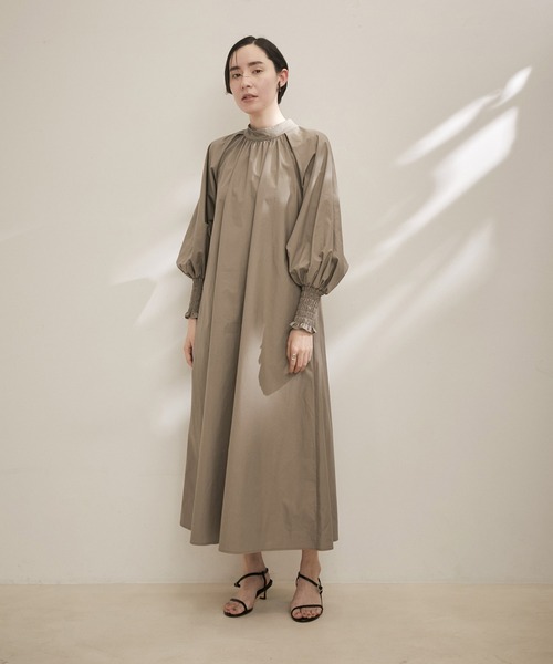SALON adam et rope'（サロン アダム エ ロペ）の「【WEB限定】シャーリングスリーブギャザーワンピース（ワンピース・レディース・ブラック/グレー系その他・FREE）」の6枚目の写真