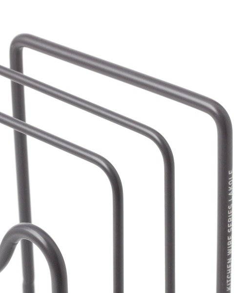 LAKOLE（ラコレ）の「ワイヤーまな板スタンド / 962459（キッチン収納・レディース・チャコール・FREE）」の2枚目の写真