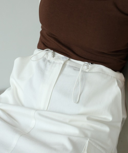 each(イーチ)の「ドロストカーゴナロースカート【セット可】(スカート・レディース・ホワイト/チャコールグレー・FREE)」の4枚目の写真