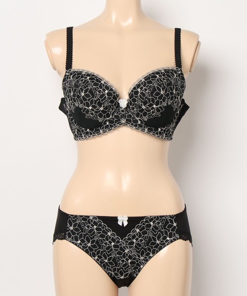 新品未使用❗️Soft up bra Lサイズ　ブラック3枚セット　匿名配送 WEB限定ブラ＆ショーツセット】すっきりスムースブラ【B,Cカップ