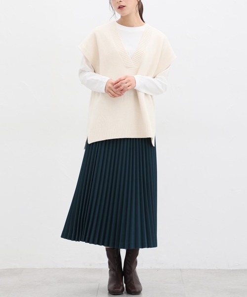 Honeys(ハニーズ)の「Tシャツ付Vネックベスト(ベスト・レディース・アイボリー/グリーン/チャコールグレー/モカ・M/LL/L/S)」の5枚目の写真