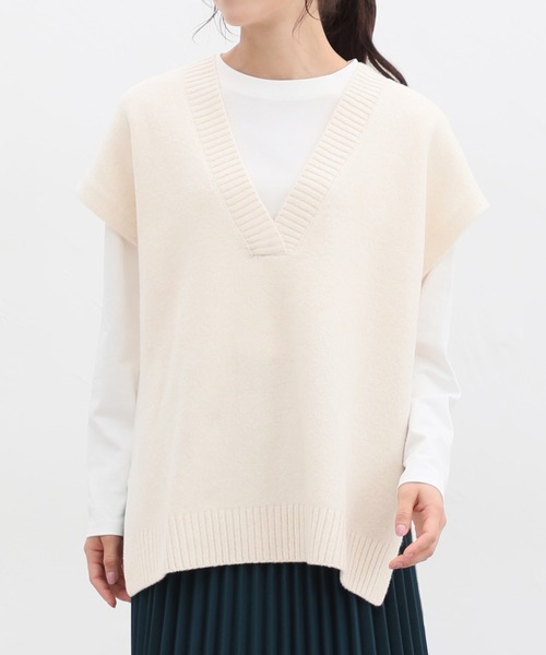 Honeys(ハニーズ)の「Tシャツ付Vネックベスト(ベスト・レディース・アイボリー/グリーン/チャコールグレー/モカ・M/LL/L/S)」の6枚目の写真