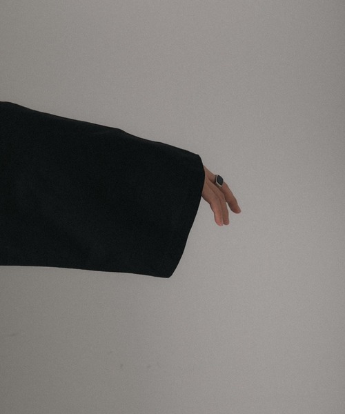 SENSE OF PLACE by URBAN RESEARCH（センスオブプレイスバイアーバンリサーチ）の「『わたべ×SOP』オーバーサイズフェイクレイヤードロングTシャツ（Tシャツ/カットソー・メンズ・チャコールグレー/ブラック/ホワイト・MEDIUM/LARGE）」の20枚目の写真