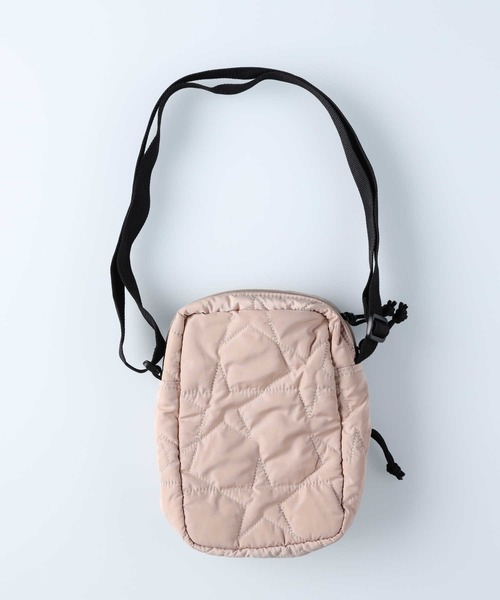 CONVERSE(コンバース)の「【CONVERSE】キルティングミニショルダーバッグ(ショルダーバッグ・レディース・ライトベージュ/ブラック・ONE SIZE)」の14枚目の写真