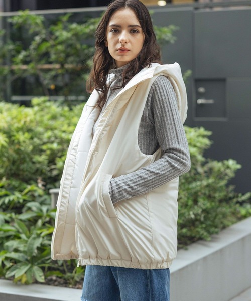 LAKOLE（ラコレ）の「フードパデットベスト / 981961（ベスト・レディース・ブラック/アイボリー/ライトグリーン・SMALL/MEDIUM）」の3枚目の写真