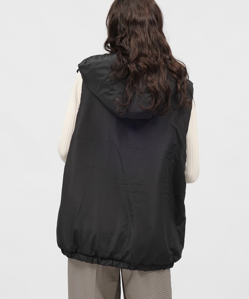 LAKOLE（ラコレ）の「フードパデットベスト / 981961（ベスト・レディース・ブラック/アイボリー/ライトグリーン・SMALL/MEDIUM）」の11枚目の写真