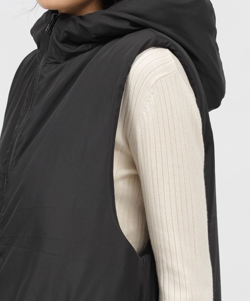 LAKOLE（ラコレ）の「フードパデットベスト / 981961（ベスト・レディース・ブラック/アイボリー/ライトグリーン・SMALL/MEDIUM）」の10枚目の写真