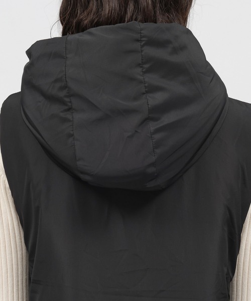 LAKOLE（ラコレ）の「フードパデットベスト / 981961（ベスト・レディース・ブラック/アイボリー/ライトグリーン・SMALL/MEDIUM）」の13枚目の写真