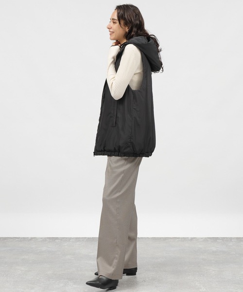 LAKOLE（ラコレ）の「フードパデットベスト / 981961（ベスト・レディース・ブラック/アイボリー/ライトグリーン・SMALL/MEDIUM）」の20枚目の写真