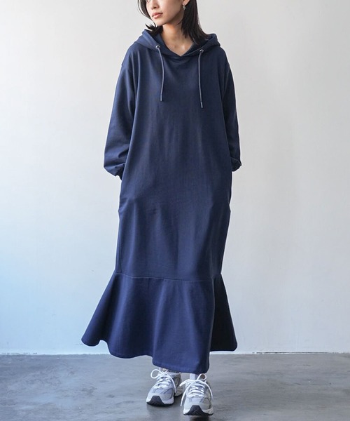 mili an deni(ミリアンデニ)の「裏起毛フード付きマーメイドワンピース(ワンピース・レディース・ブラック/アッシュグレー/ネイビー/オートミール・L/M)」の4枚目の写真