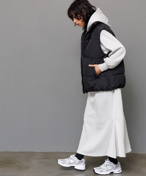 mili an deni(ミリアンデニ)の「裏起毛フード付きマーメイドワンピース(ワンピース・レディース・ブラック/アッシュグレー/ネイビー/オートミール・L/M)」の10枚目の写真