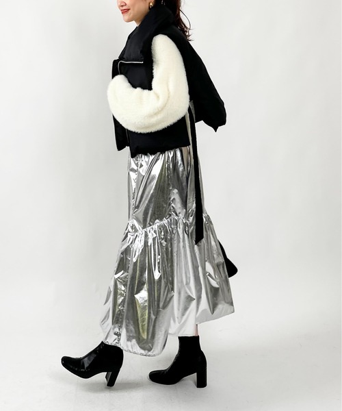 PICCIN(ピッチン)の「【WEB限定】ショートファイバーベスト(ダウンベスト・レディース・ブラック/アイボリー・M)」の11枚目の写真