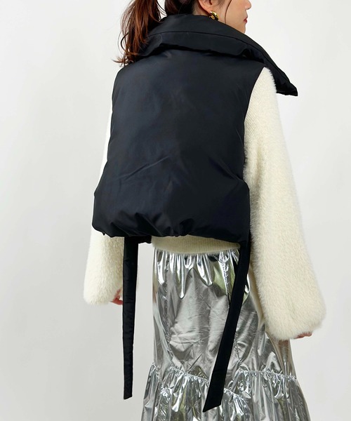 PICCIN(ピッチン)の「【WEB限定】ショートファイバーベスト(ダウンベスト・レディース・ブラック/アイボリー・M)」の5枚目の写真