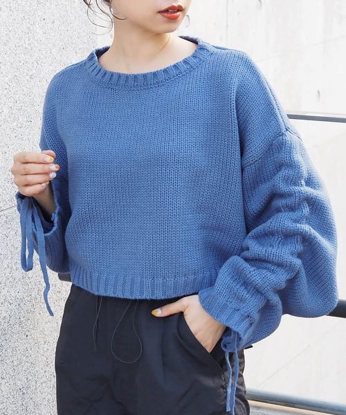 tiptop(ティップトップ)の「袖ドロストショート丈ニットプルオーバー(ニット/セーター・レディース・ブルー/オフホワイト/チャコールグレー/A/ピンク/イエロー・FREE)」の3枚目の写真