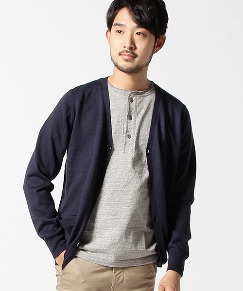 BEAMS(ビームス)の「◆BEAMS / ウール×アクリル Vネック カーディガン/(カーディガン/ボレロ・メンズ・ブラック/ブラウン系その他/ワイン/ネイビー・X-LARGE/SMALL/MEDIUM/LARGE)」の4枚目の写真