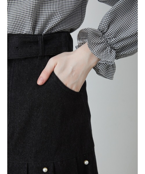 Ank Rouge(アンクルージュ)の「パールプリーツデニムスカート(スカート・レディース・ブラック/ネイビー/ブルー・M)」の5枚目の写真