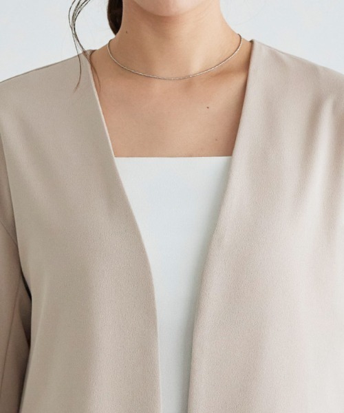 Pierrot(ピエロ)の「ペアスキンライトジャケット(ノーカラージャケット・レディース・グレイッシュベージュ/ブラック/ネイビー・M/L/PM)」の8枚目の写真