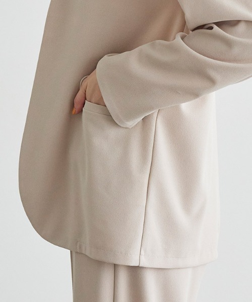 Pierrot(ピエロ)の「ペアスキンライトジャケット(ノーカラージャケット・レディース・グレイッシュベージュ/ブラック/ネイビー・M/L/PM)」の11枚目の写真