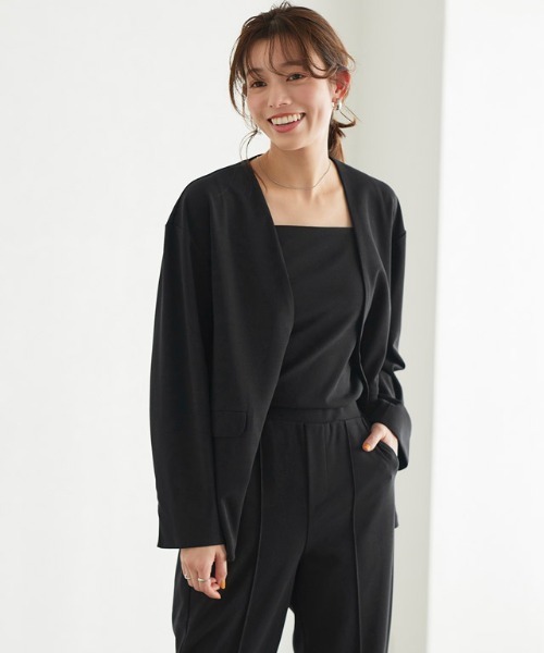 Pierrot(ピエロ)の「ペアスキンライトジャケット(ノーカラージャケット・レディース・グレイッシュベージュ/ブラック/ネイビー・M/L/PM)」の16枚目の写真