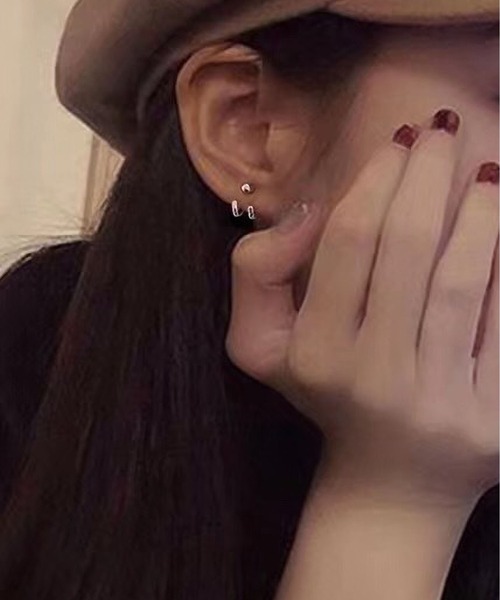 LA VORAGINE(ラ ヴォラジネ)の「アレルギー対応ミニピアス(ピアス(両耳用)・レディース・シルバー・FREE)」の2枚目の写真