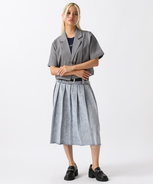 FOREVER 21（フォーエバー トゥエンティーワン）の「【2024SS】デニムプリーツミディスカート（デニムスカート・レディース・ライトブルー/ブラック・SMALL/MEDIUM）」の4枚目の写真