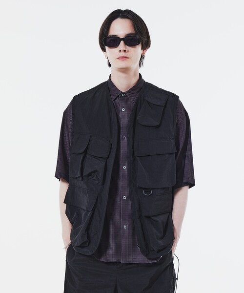 tk.TAKEO KIKUCHI(ティーケータケオキクチ)の「◆タクティカルナイロンベスト(ベスト・メンズ・チャコールグレー/ブラック・88)」の2枚目の写真