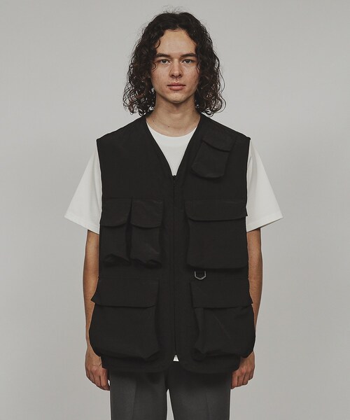 tk.TAKEO KIKUCHI(ティーケータケオキクチ)の「◆タクティカルナイロンベスト(ベスト・メンズ・チャコールグレー/ブラック・88)」の4枚目の写真