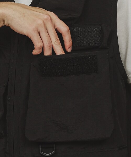 tk.TAKEO KIKUCHI(ティーケータケオキクチ)の「◆タクティカルナイロンベスト(ベスト・メンズ・チャコールグレー/ブラック・88)」の10枚目の写真