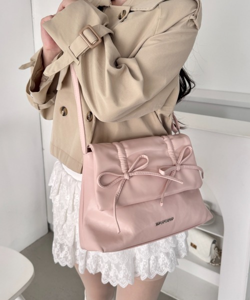 Loueme（ルエム）の「ダブルリボンスクエアショルダーバッグ