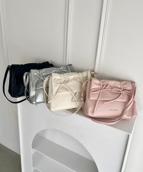 Loueme（ルエム）の「ダブルリボンスクエアショルダーバッグ（ショルダーバッグ・レディース・ブラック/ピンク/ホワイト/シルバー・XS/FREE）」の6枚目の写真