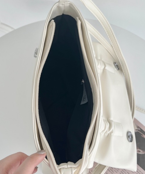 Loueme（ルエム）の「ダブルリボンスクエアショルダーバッグ（ショルダーバッグ・レディース・ブラック/ピンク/ホワイト/シルバー・XS/FREE）」の8枚目の写真