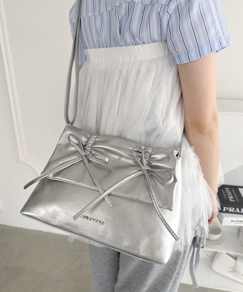 Loueme（ルエム）の「ダブルリボンスクエアショルダーバッグ（ショルダーバッグ・レディース・ブラック/ピンク/ホワイト/シルバー/ホワイト系その他/レッド・XS/FREE）」の16枚目の写真