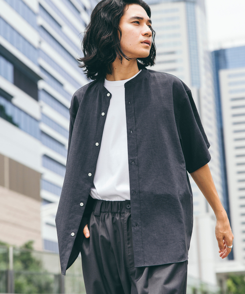 JOURNAL STANDARD（ジャーナルスタンダード）の「”吸水速乾 / 接触冷感” EVALET LIGHT バンドカラー S/S シャツ（シャツ/ブラウス・メンズ・ブラック系その他/アイボリー/ブラウン系その他/コバルトブルー・SMALL/MEDIUM/LARGE）」の2枚目の写真