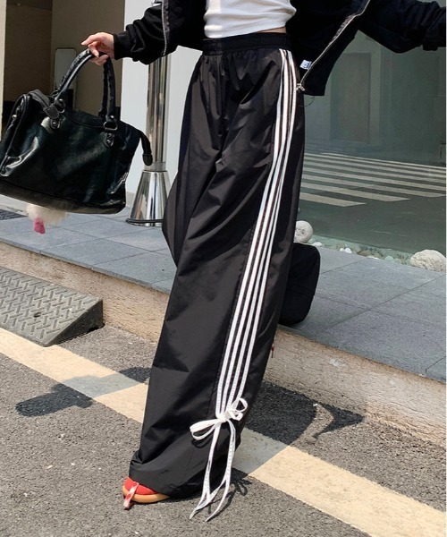 .KOM(ドットコム)の「『.KOM/ドットケーオーエム』リボンデザインラインパンツ 【CN】(スウェットパンツ・レディース・ブラック・S)」の10枚目の写真