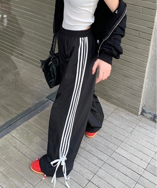 .KOM(ドットコム)の「『.KOM/ドットケーオーエム』リボンデザインラインパンツ 【CN】(スウェットパンツ・レディース・ブラック・S)」の9枚目の写真