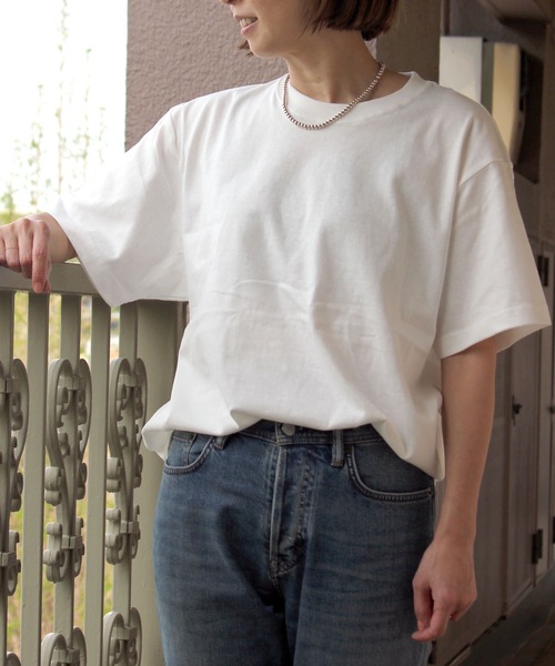 United Athle(ユナイテッドアスレ)の「【UNITED ATHLE】5.6オンスハイクオリティークルーネックショートスリーブTシャツ 半袖無地T 5001(Tシャツ/カットソー・レディース・レッド/ベージュ/スミクロ/パープル/ロイヤルブルー/ネイビー/ピンク/ライトグリーン/グリーン/ホワイト/オレンジ/イエロー/ラベンダー/ライトピンク/サックスブルー/ライトブルー/グレイッシュベージュ/アイボリー/ブラック/ライトイエロー/ターコイズブルー/アッシュグレー/グレー/オフホワイト・L/M/S/XL)」の3枚目の写真