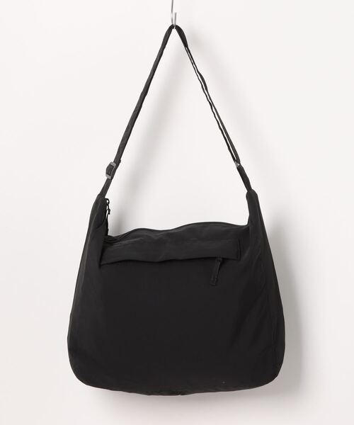 Fun & Daily（ファンアンドデイリー）の「F&D : フロントポケットライトショルダーバッグ（ショルダーバッグ・レディース・ブルー/ブラック/アイボリー・FREE）」の4枚目の写真