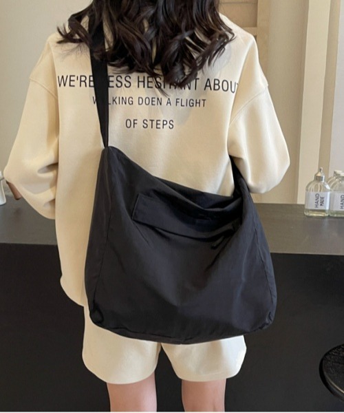 Fun & Daily（ファンアンドデイリー）の「F&D : フロントポケットライトショルダーバッグ（ショルダーバッグ・レディース・ブルー/ブラック/アイボリー・FREE）」の3枚目の写真