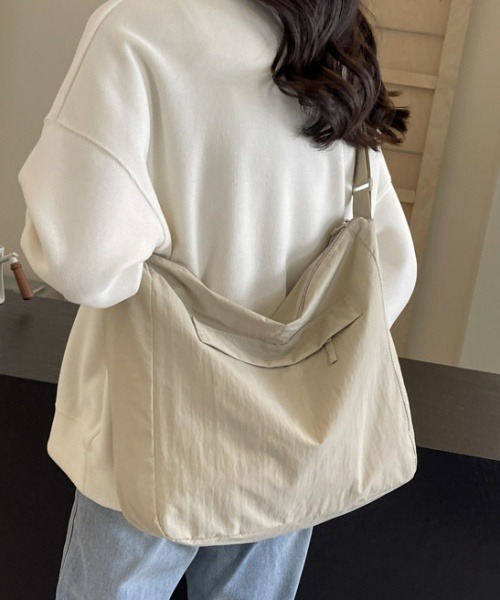 Fun & Daily（ファンアンドデイリー）の「F&D : フロントポケットライトショルダーバッグ（ショルダーバッグ・レディース・ブルー/ブラック/アイボリー・FREE）」の12枚目の写真