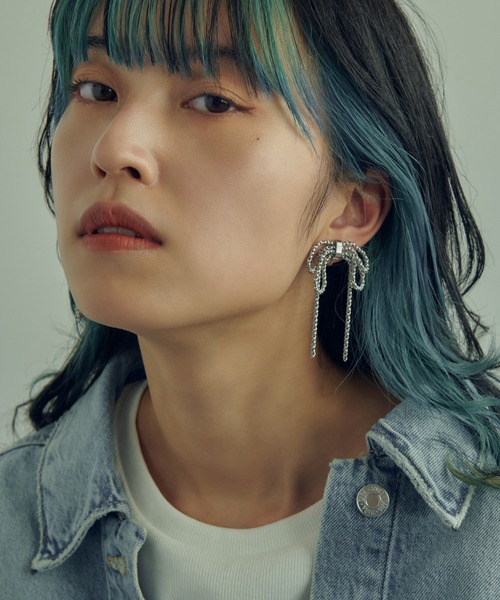 GOLDY(ゴールディ)の「レイヤード チェーン リボン イヤリング(イヤリング・レディース・ゴールド/ブラウン/ブラック/シルバー・FREE)」の3枚目の写真