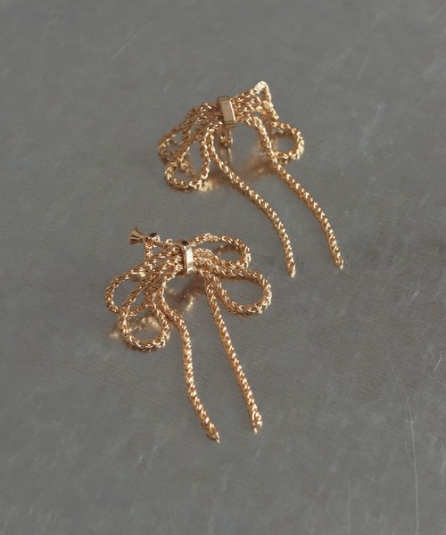 GOLDY(ゴールディ)の「レイヤード チェーン リボン イヤリング(イヤリング・レディース・ゴールド/ブラウン/ブラック/シルバー・FREE)」の5枚目の写真