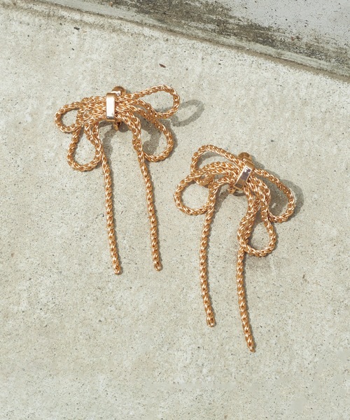 GOLDY(ゴールディ)の「レイヤード チェーン リボン イヤリング(イヤリング・レディース・ゴールド/ブラウン/ブラック/シルバー・FREE)」の12枚目の写真