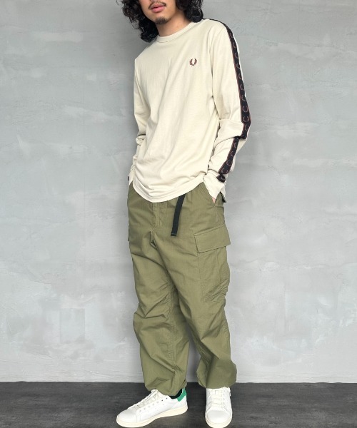 FRED PERRY（フレッドペリー）の「[FRED PERRY/フレッドペリー] コントラストトラックテープ ワンポイントロゴ刺繍ロンT（Tシャツ/カットソー・レディース・オートミール/ブラック・L/M/S）」の6枚目の写真